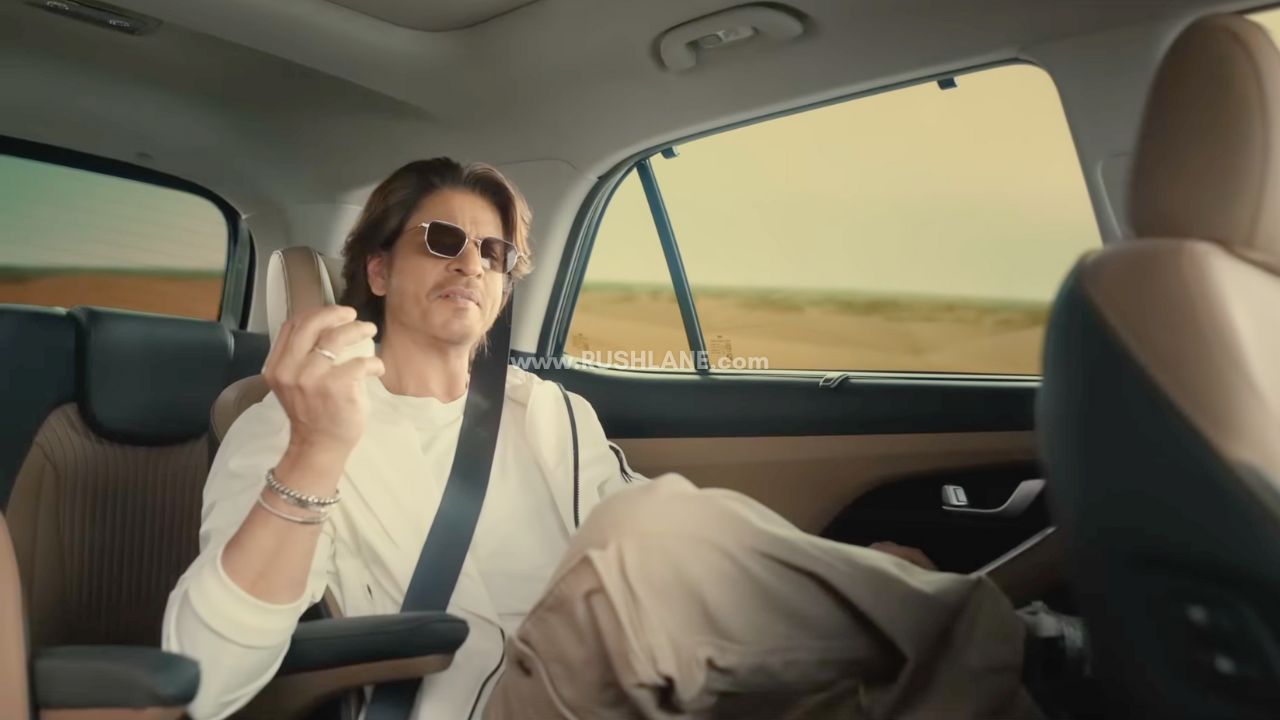 New Hyundai Alcazar - Shah Rukh Khan sitting in the back seat