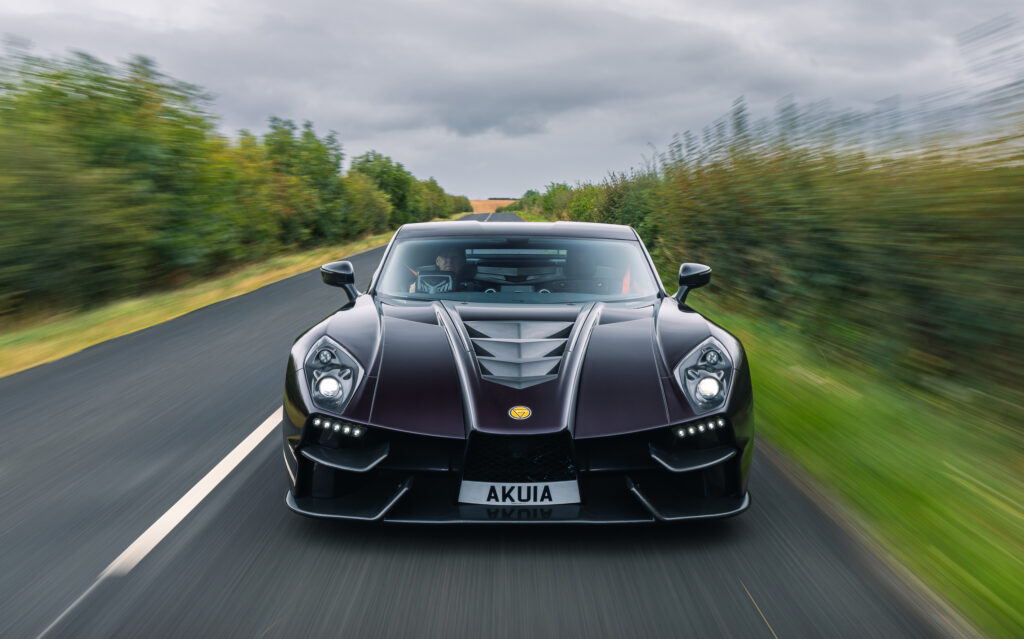  The $360,000 Ginetta Akula is a V8 supercar with a manual gearshift and lots of ugly joysticks