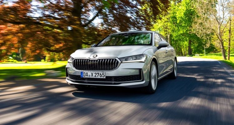 2025 Skoda Superb Review | Carexpert