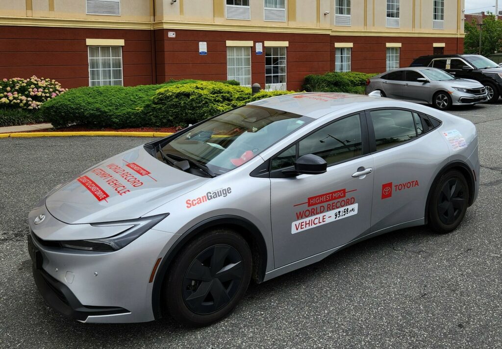  Toyota Prius Breaks World Fuel Economy Record With 93.2 Mpg Over 3,200 Miles