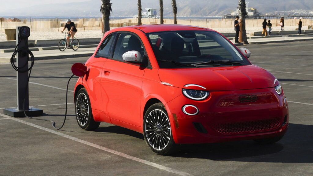  Stellantis Fiat 500e production suspended for another month due to sales difficulties