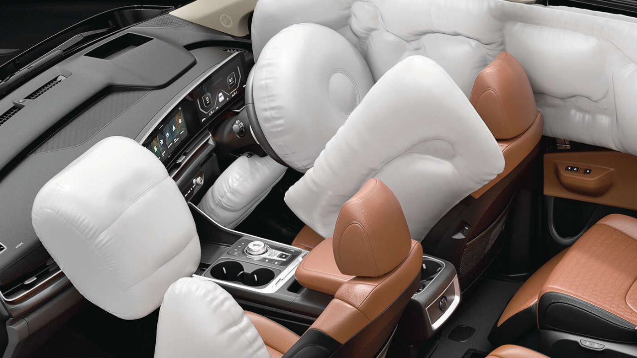 Kia Carnival Facelift Interior Equipped With Airbags