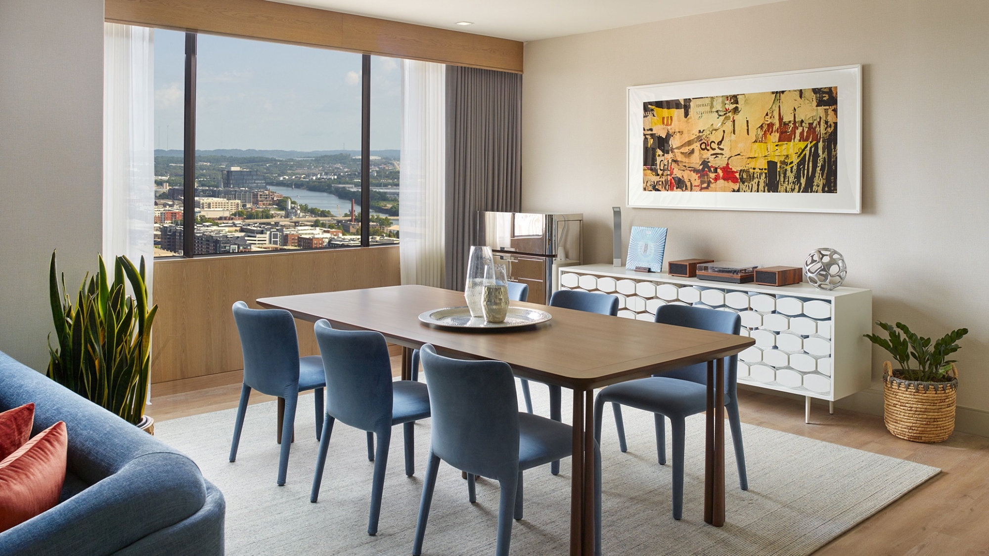 New and Renovated feature image, presidential suite dining room at Sheraton Grand Nashville Downtown for New and Renovated feature image 9/25/2024