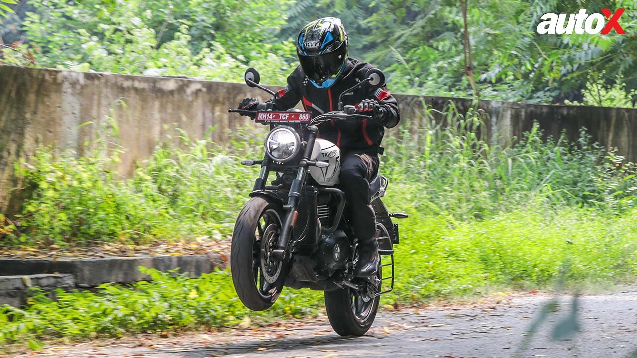 Triumph Speed ​​T4 Wheelie