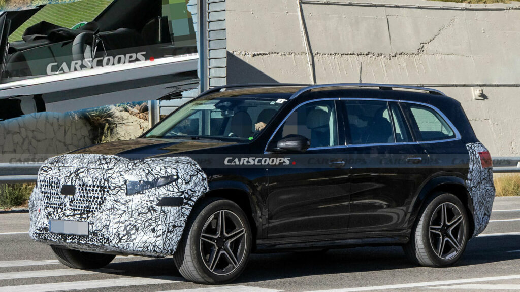  2026 Mercedes GLS gets star-shaped design and pillar-to-pillar displays