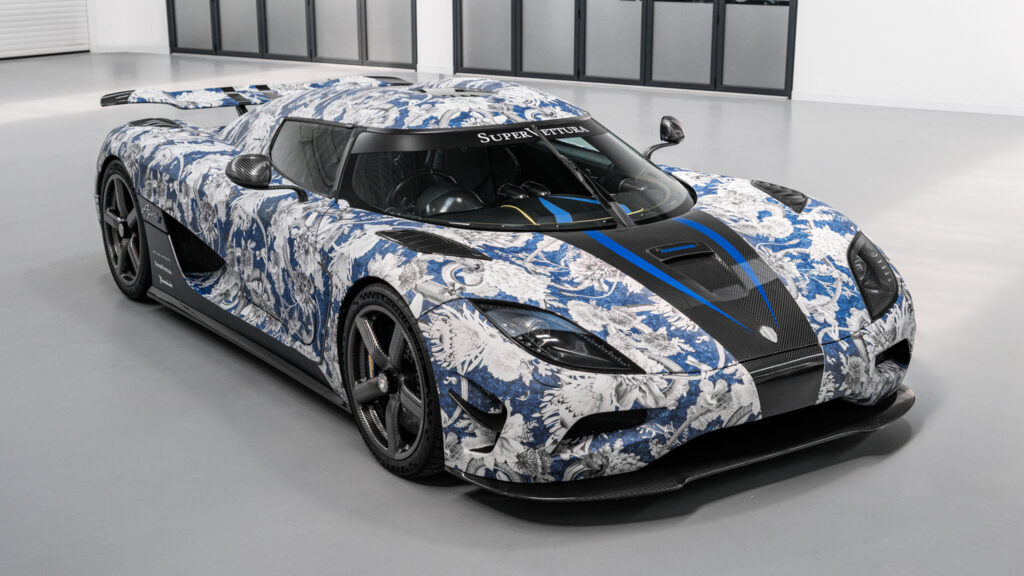  Custom Koenigsegg Agera looks gorgeous with floral prints