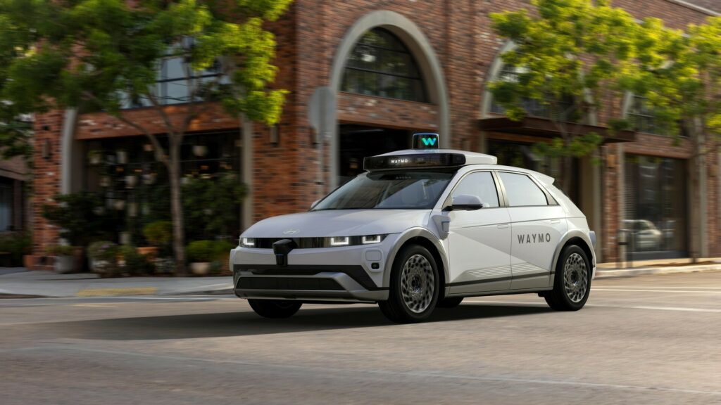  Waymo selects Hyundai Ioniq 5 for new RoboTaxi