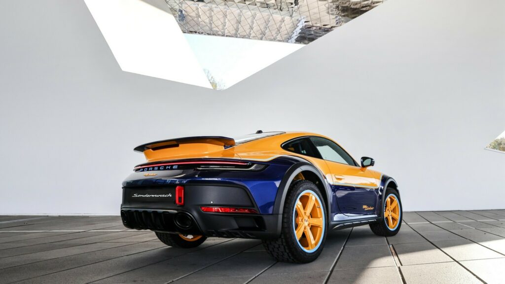  Porsche ends 911 Dakar production with race-inspired one-off model