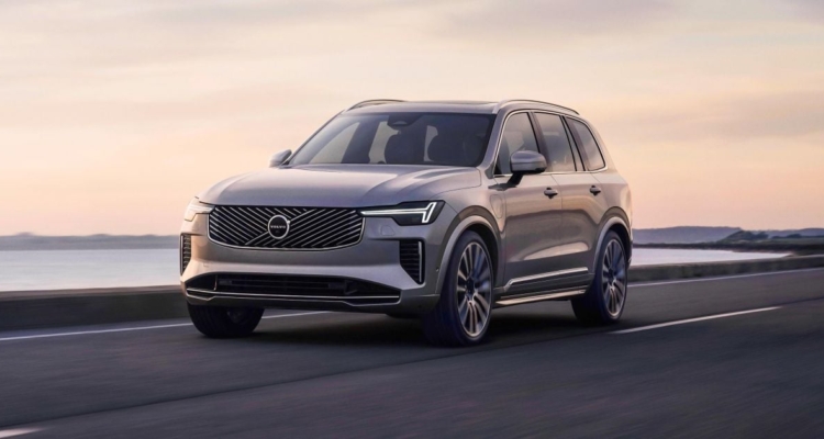 2025 Volvo XC90 review: Driving fast