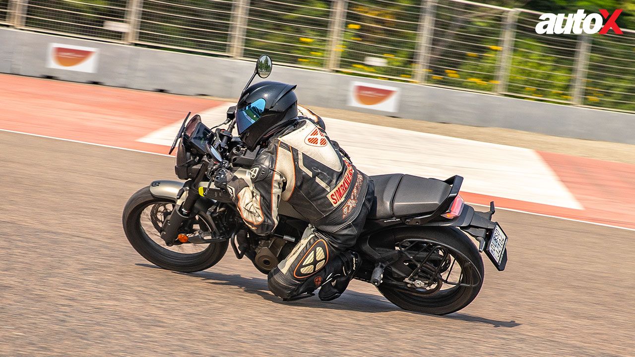 Husqvarna Svartpilen 401 Track Test