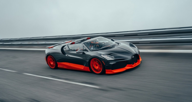 Bugatti W16 Mistral Sets Top Speed Record