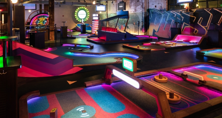 Make A Splash This Holiday Season – Host Your Party At Puttshack! -