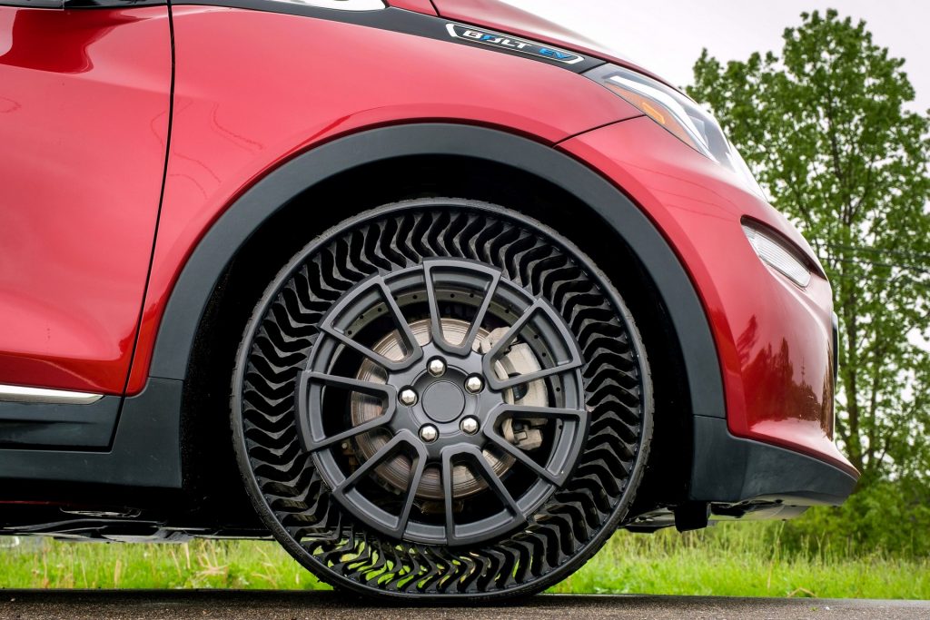  By 2035, smart tires will automatically adapt to driving conditions