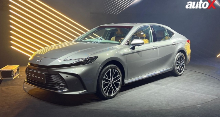 2025 Toyota Camry Hybrid