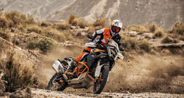 2025 KTM 1390 Super Adventure R 3