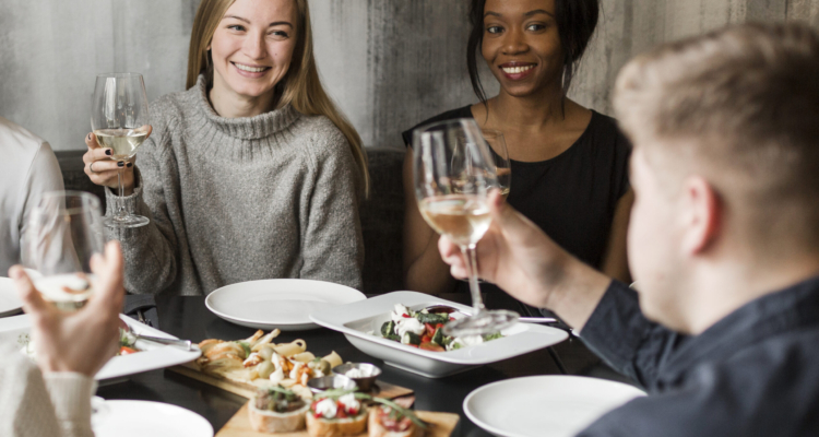 3 reasons why group dining is the perfect motivational event