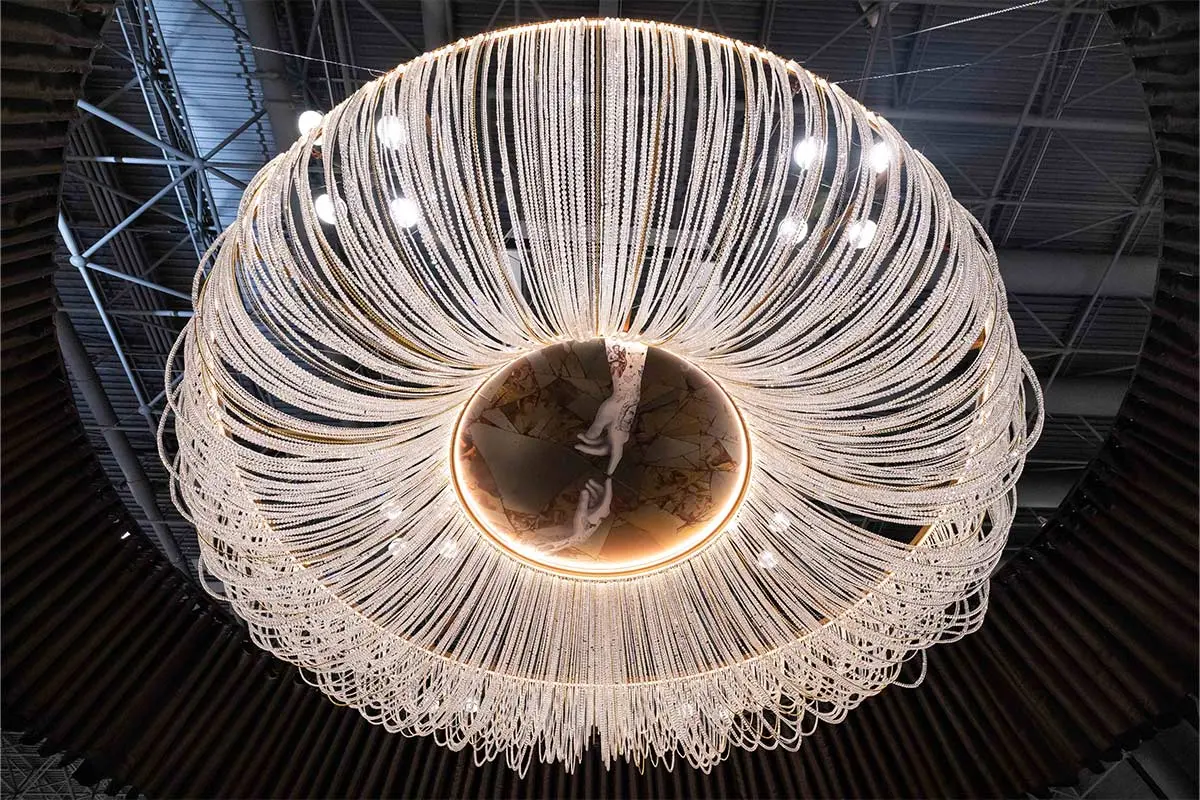 JavitsCares donates stunning chandelier to Brooklyn House