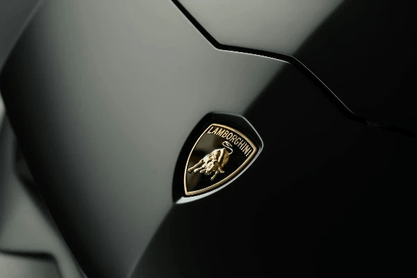 global trade Lamborghini