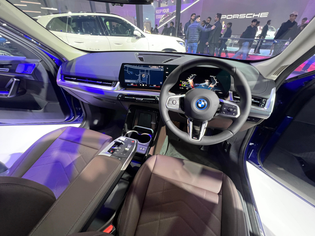 BMW iX1 L interior front