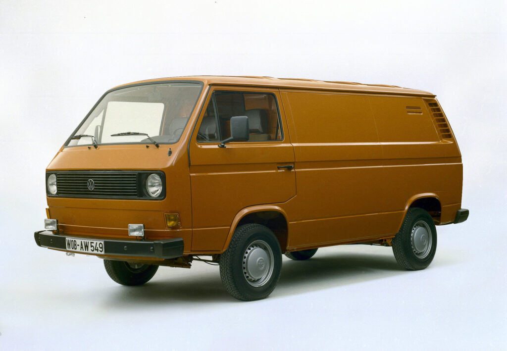  Vanace turns Toyota HIACE into a retro mass T3