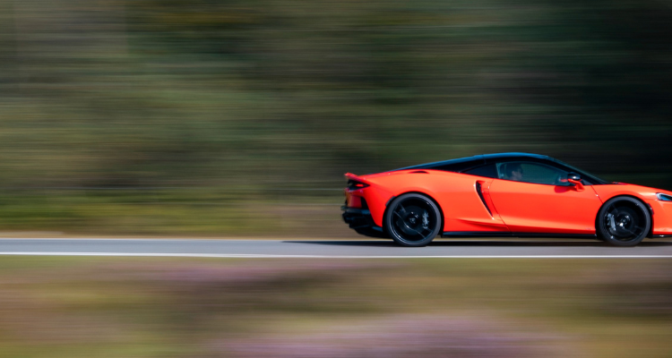 Side view of the McLaren 750S