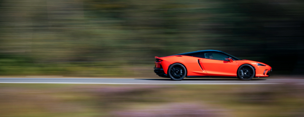 Side view of the McLaren 750S