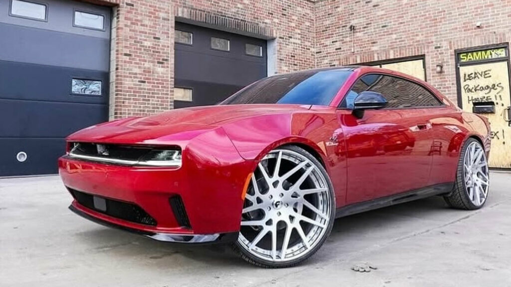  Dodge Charger Daytona comes with 26-inch wheels and worries about speed bumps