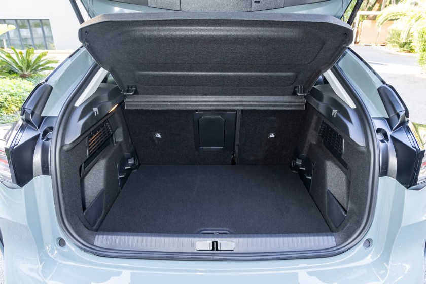 The guidance space in the Citroen C4 hybrid vehicle