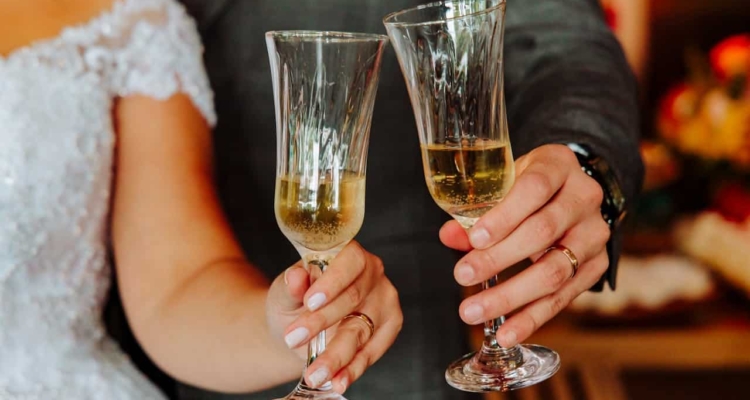 Photo by Davis Fabrini: https://www.pexels.com/photo/elegant-wedding-champagne-toast-celebration-30443837/